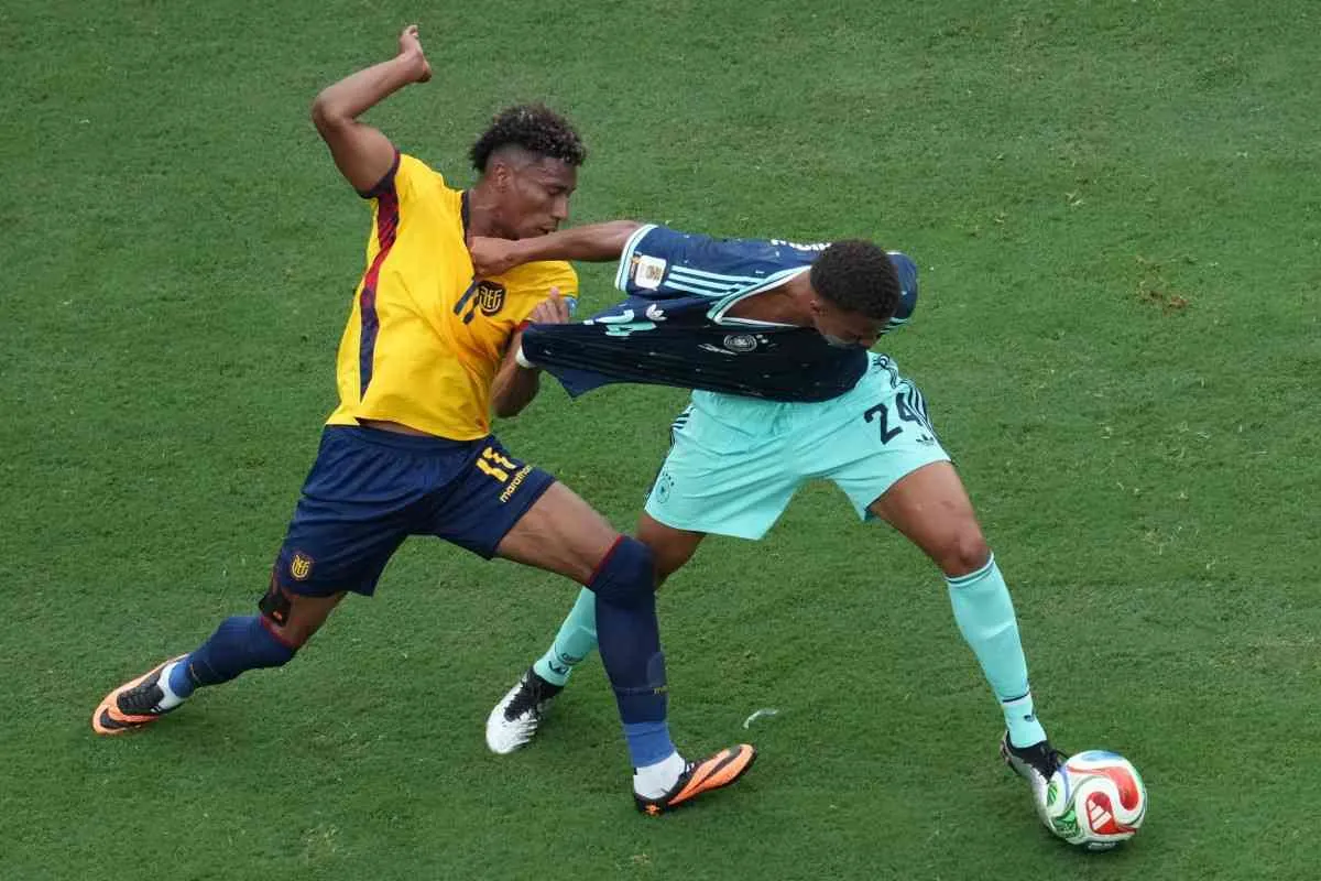 Ecuador's forward Kevin Rodriguez and Germany's Malick Thiaw fight for the ball during the 2026 World Cup Group E match at the New York/New Jersey Stadium in East Rutherford on June 25, 2026.[TIMOTHY A. CLARY / AFP]