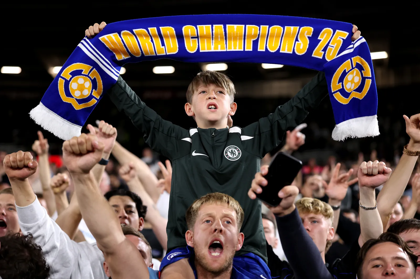 LONDON, ENGLAND – AUGUST 22: A young Chelsea fan displays a scarf reading ‘World Champions 25’ following the Premier League match between West Ham United and Chelsea at London Stadium on August 22, 2025 in London, England. (Photo by Justin Setterfield/Getty Images)