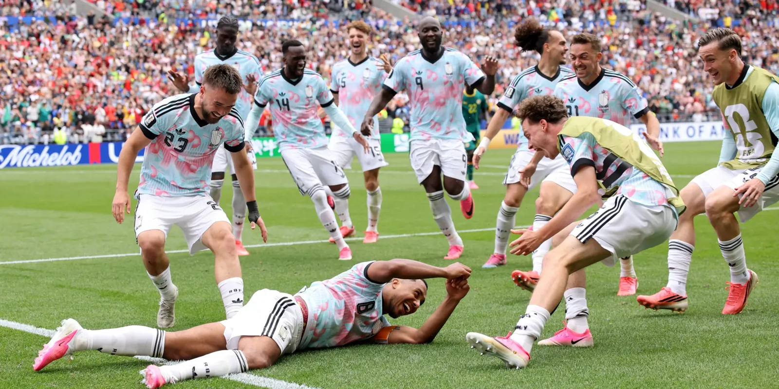 Controversial penalty sees Belgium defeat Lions of Teranga