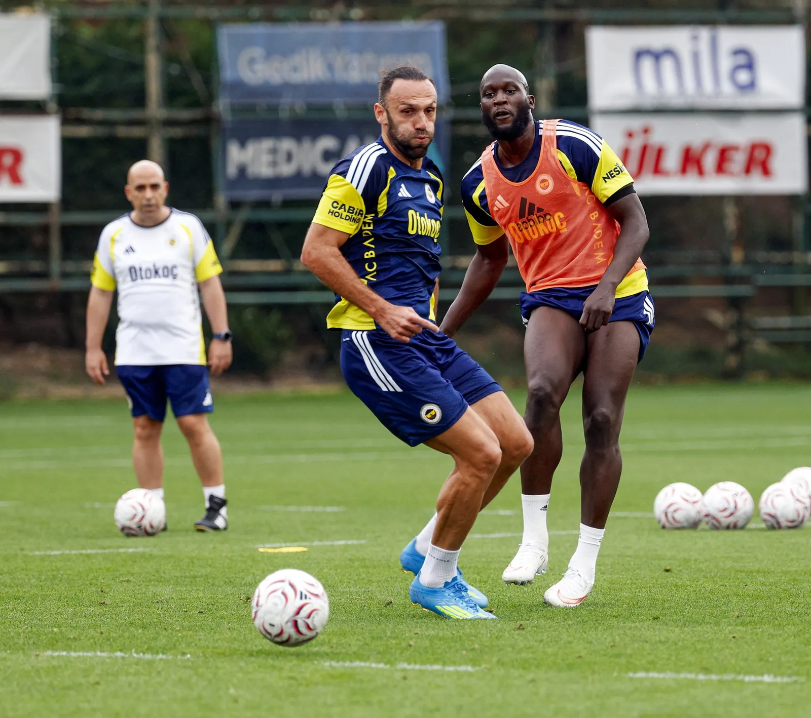 Fenerbahçe's new signing Romelu Lukaku (R) participates in a training session at Chobani Stadium, Istanbul, Türkiye, Aug. 14, 2026. (IHA Photo)