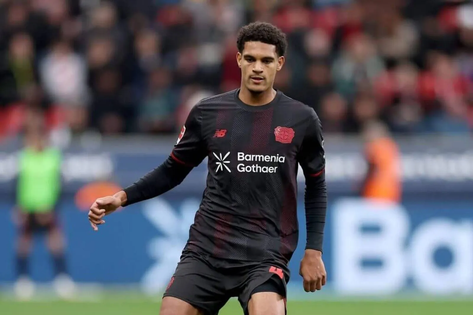 Quansah playing for Leverkusen in October 2025